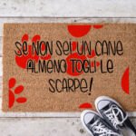 Se non sei un cane almeno togli le scarpe