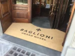 Zerbino in cocco su misura con logo intarsiato