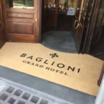 Zerbino in cocco su misura con logo intarsiato